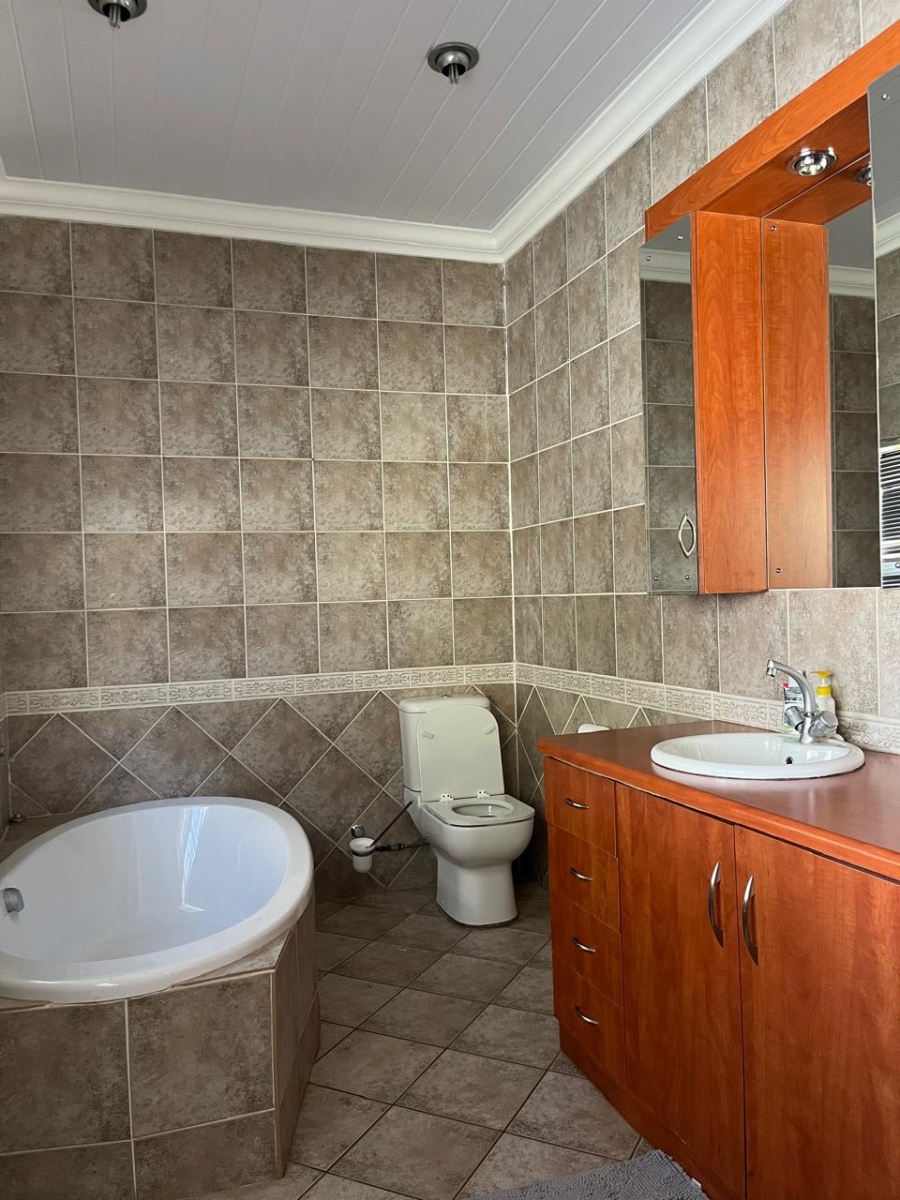 To Let 4 Bedroom Property for Rent in St Helena Free State